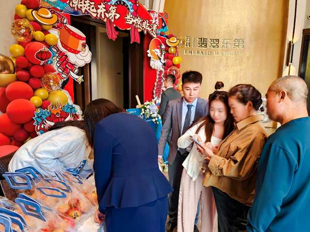 萬科內(nèi)卷產(chǎn)品力，新一代公園寬幕大宅，樣板間璀璨亮相！