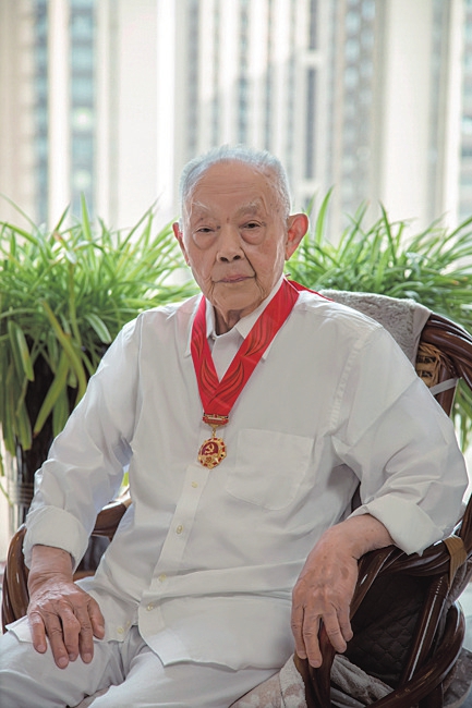 【抗戰(zhàn)老兵訪談】102歲抗戰(zhàn)老兵汪取川：槍林彈雨中搶救傷員 