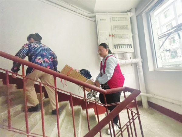 社區(qū)網(wǎng)絡(luò)員就近結(jié)對(duì)子 空巢老人有了“貼心人”