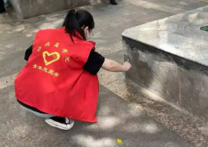 解決問題 服務(wù)居民 社區(qū)“紅馬甲”奔波送“暖流”